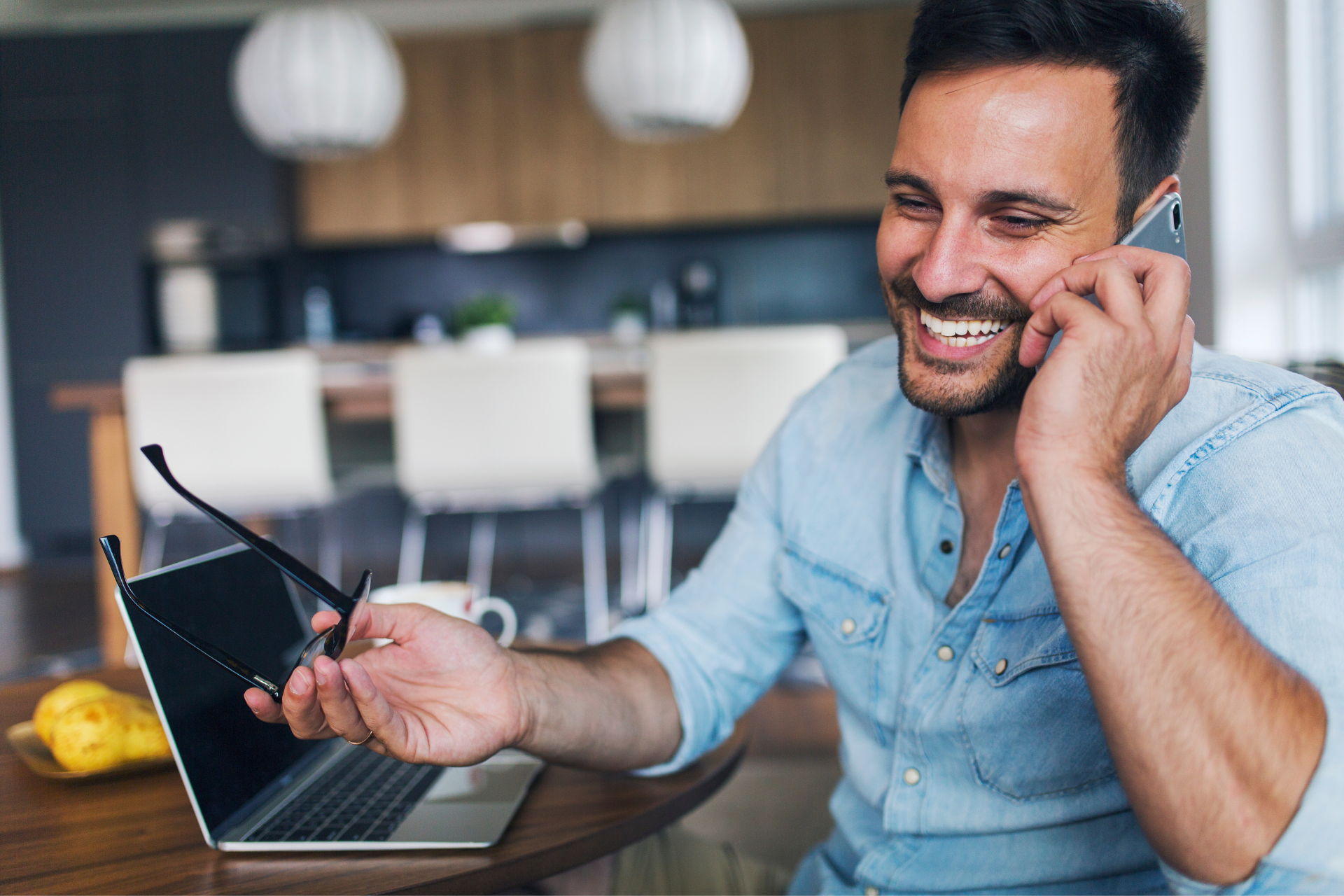 Customer service representative assisting home services client online